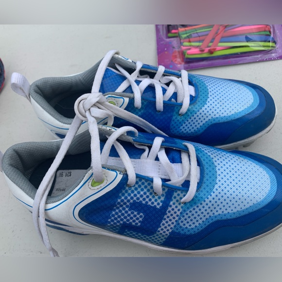 Youth golf cleats - Picture 1 of 3
